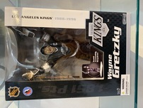 Sports Memorabilia & Collectibles Sports Memorabilia & Collectibles Wayne Gretzky 1988-1995 Los Angeles Kings Action Figure 
